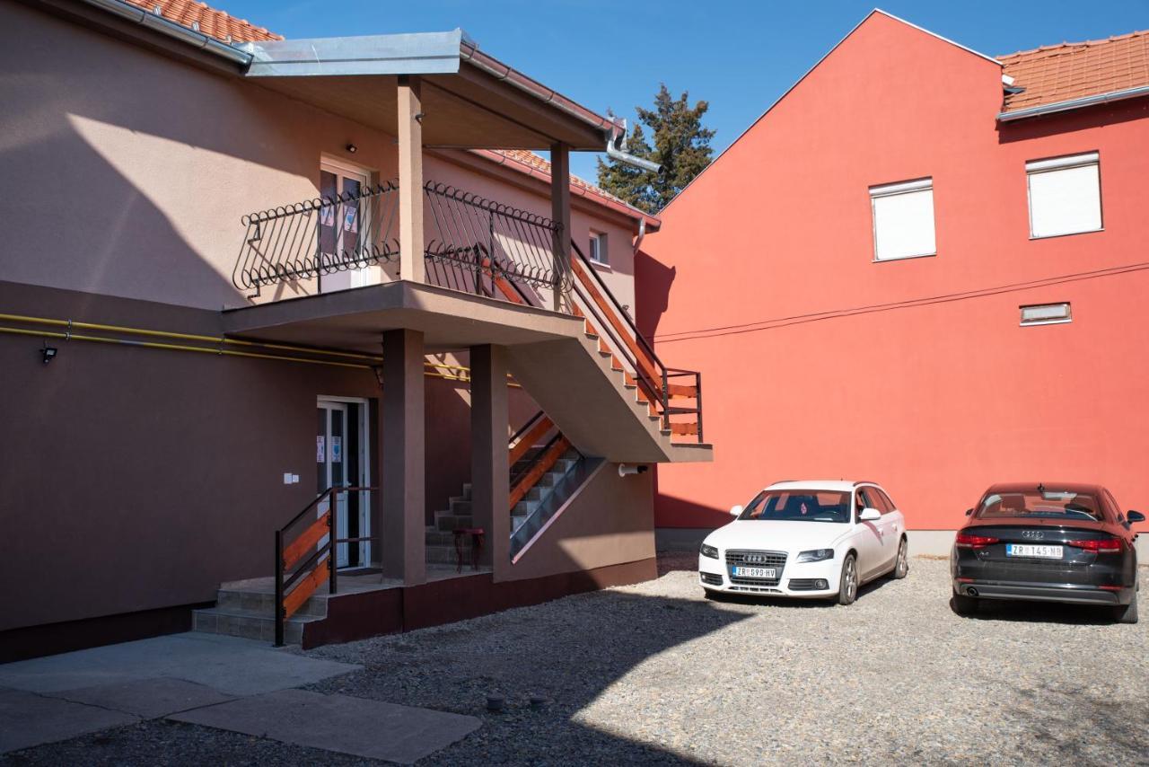 Apartmani Centar Lux New Zrenjanin Exterior photo